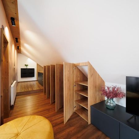 Cozy Mountain Attic Apartment In High Tatras Велька-Ломница Экстерьер фото