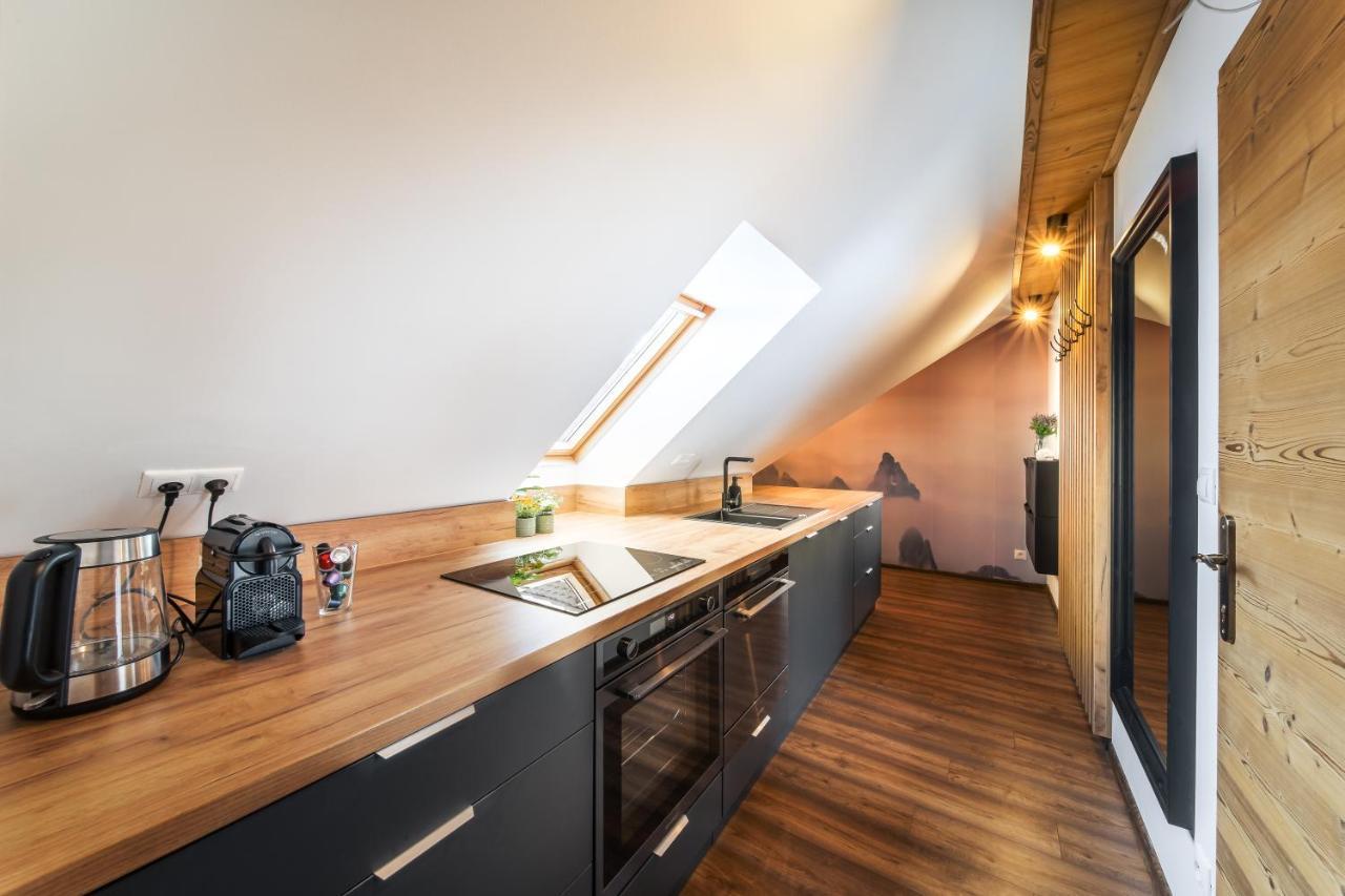 Cozy Mountain Attic Apartment In High Tatras Велька-Ломница Экстерьер фото