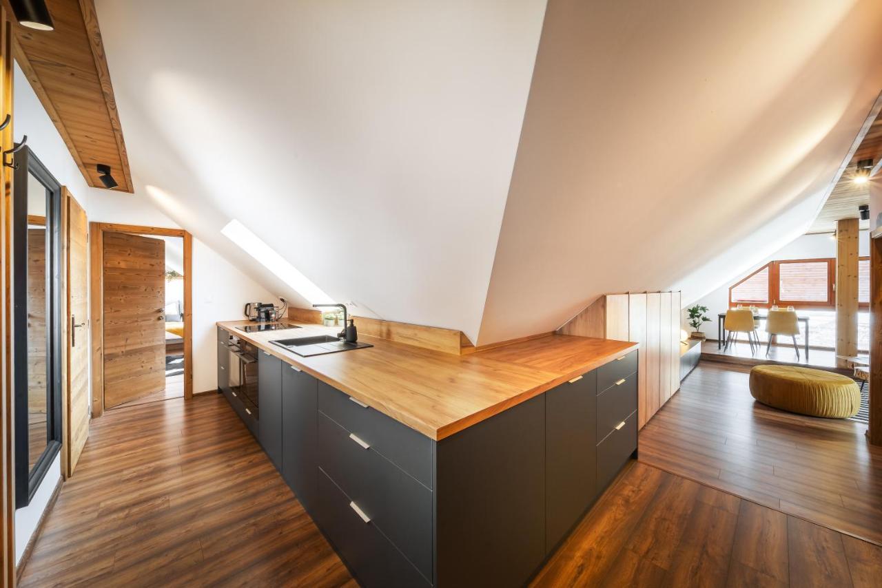 Cozy Mountain Attic Apartment In High Tatras Велька-Ломница Экстерьер фото