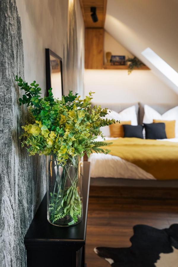 Cozy Mountain Attic Apartment In High Tatras Велька-Ломница Экстерьер фото